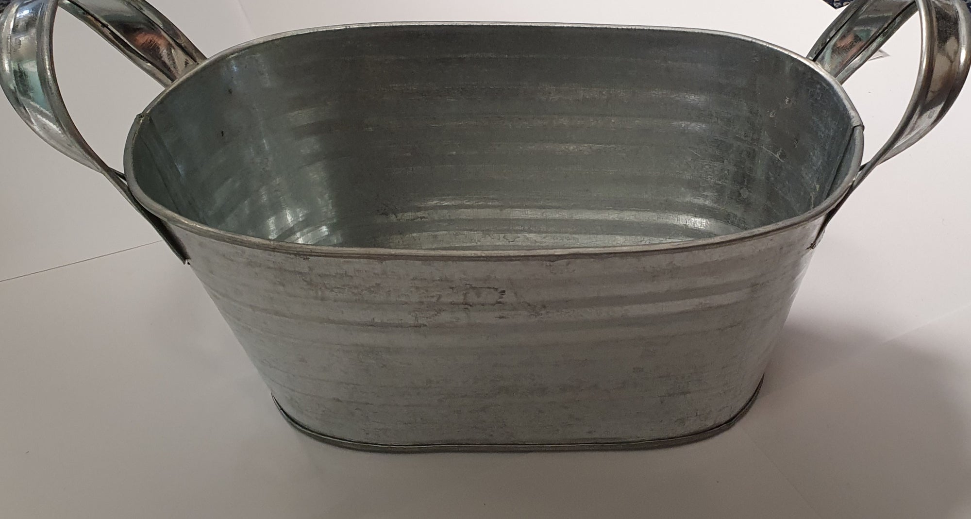 oval tin bucket