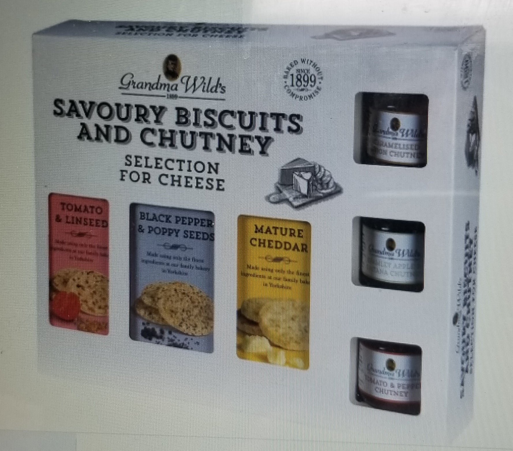 Grandma Wild's Savoury Biscuits And Chutney Selection for Cheese 495g